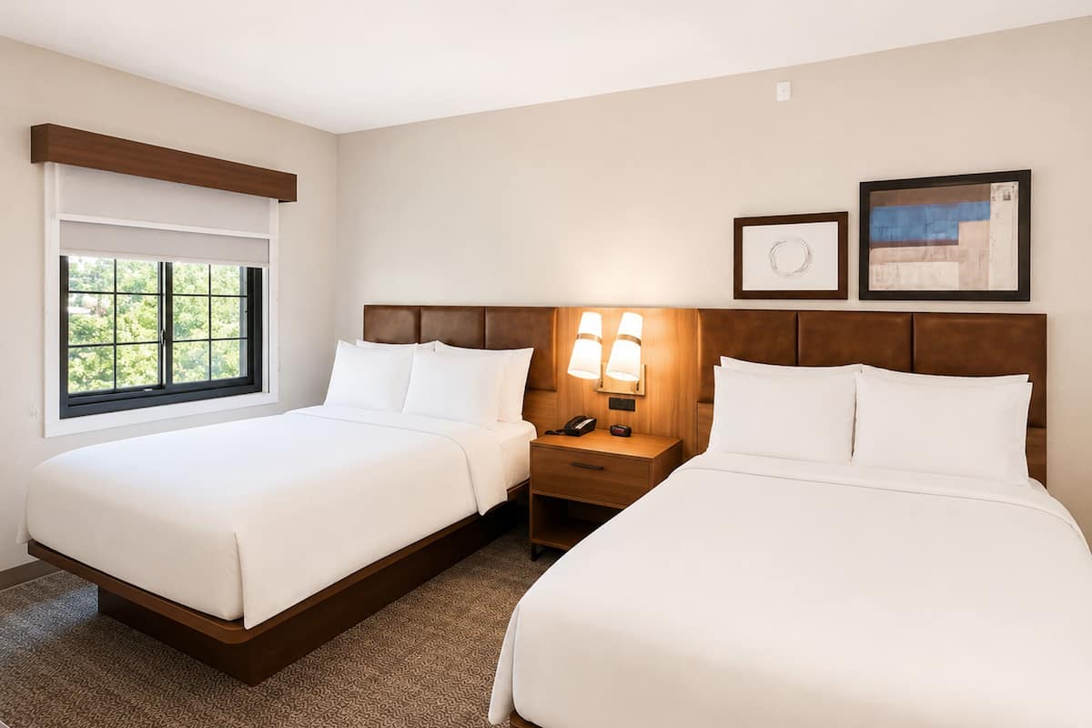 Suite, 2 Bedrooms, Kitchen (with 1 King and 2 Queen Beds) | Hypo-allergenic bedding available, in-room safe, desk, laptop workspace