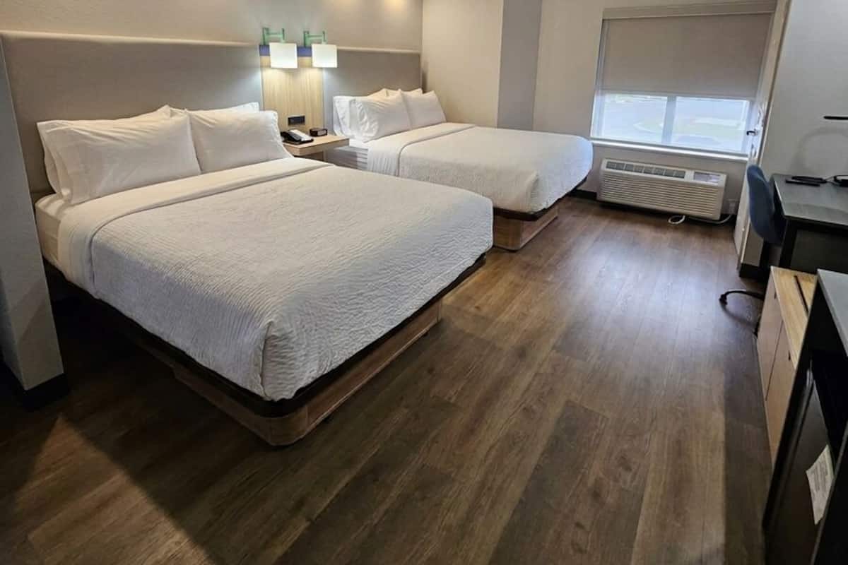 标准房, 2 张大床 | 办公桌、熨斗/熨衣板、免费 WiFi、床单