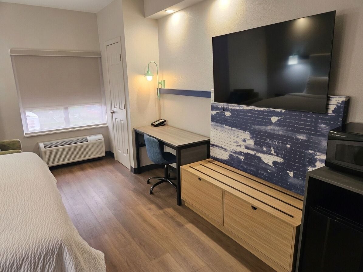 Desk, iron/ironing board, WiFi (free), bed sheets