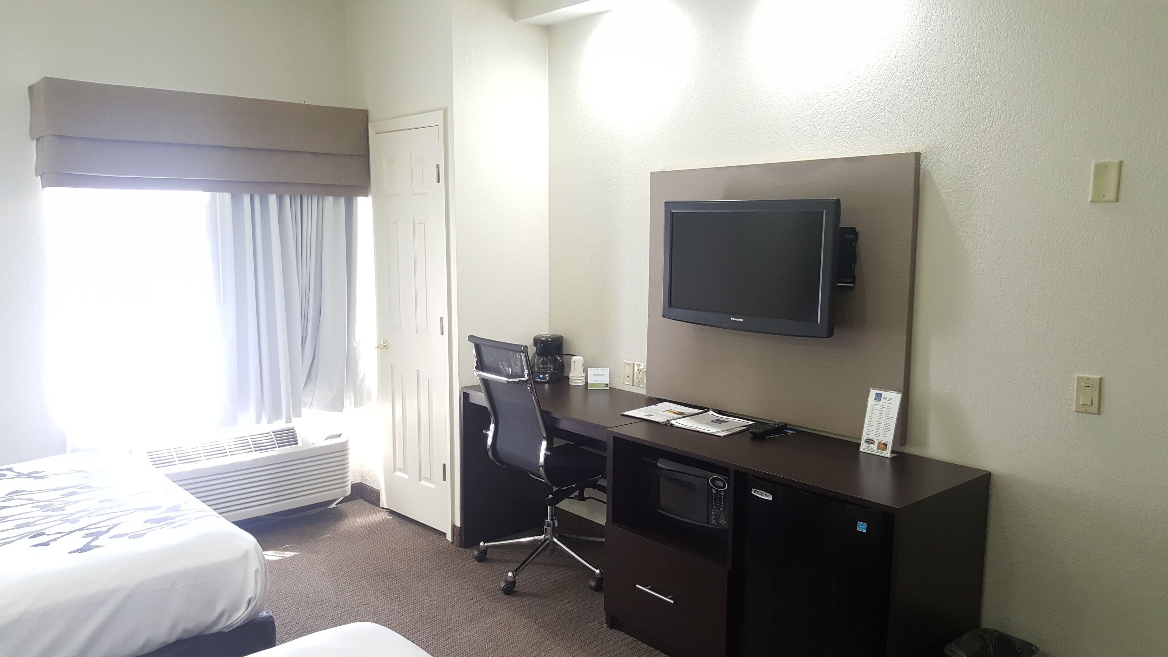 Standard Room, 2 Queen Beds, Non Smoking | Desk, iron/ironing board, free WiFi, bed sheets
