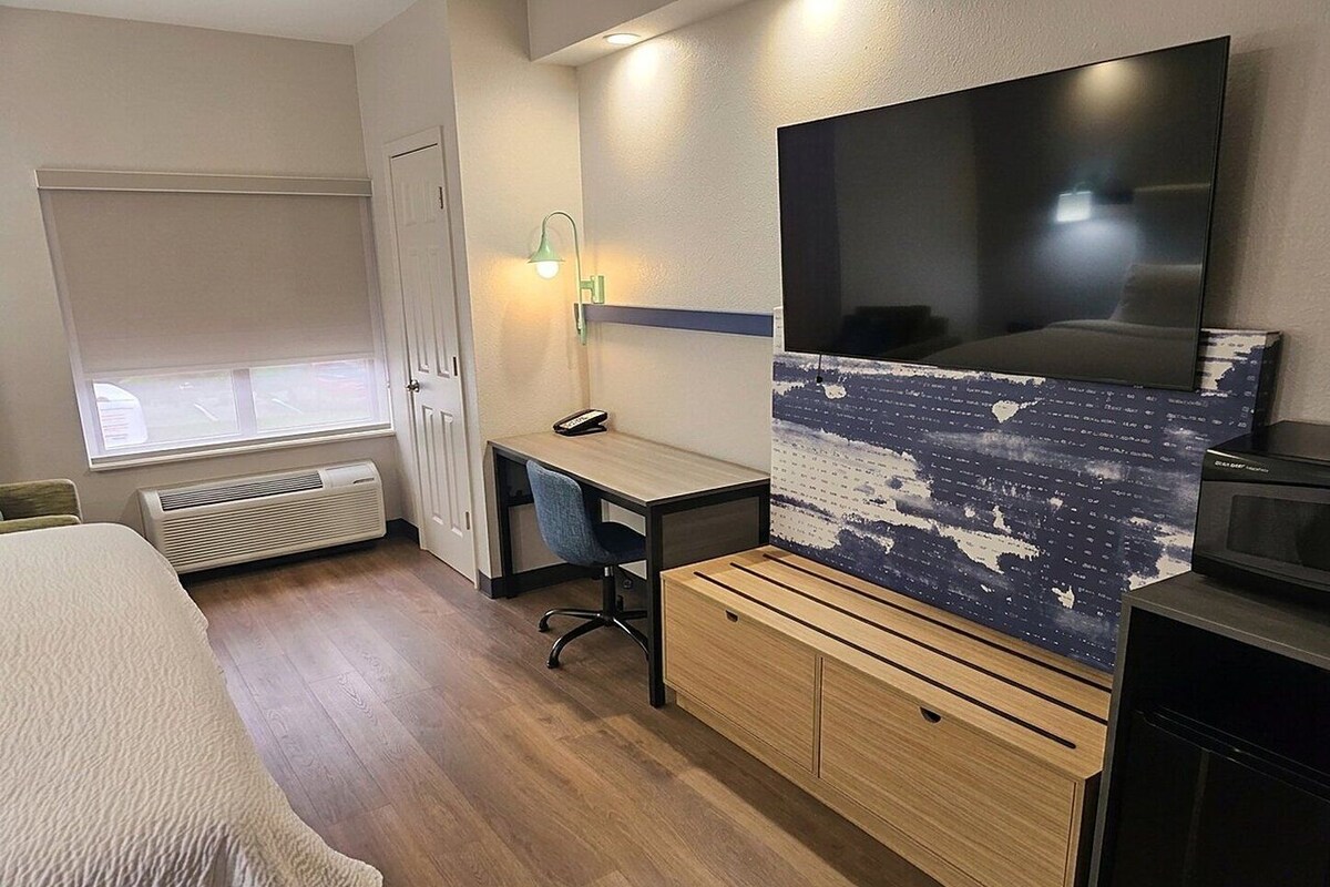 办公桌、熨斗/熨衣板、免费 WiFi、床单