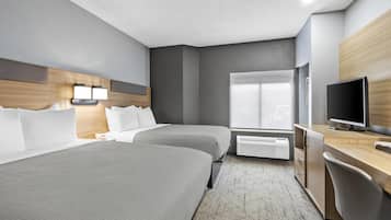 Kamar Standar, 2 Tempat Tidur Queen, Bebas Asap Rokok | Meja kerja, tirai kedap cahaya, dan setrika/meja setrika