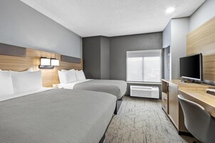 Habitación estándar, 2 camas de matrimonio, no fumadores | Escritorio, cortinas opacas, tabla de planchar con plancha