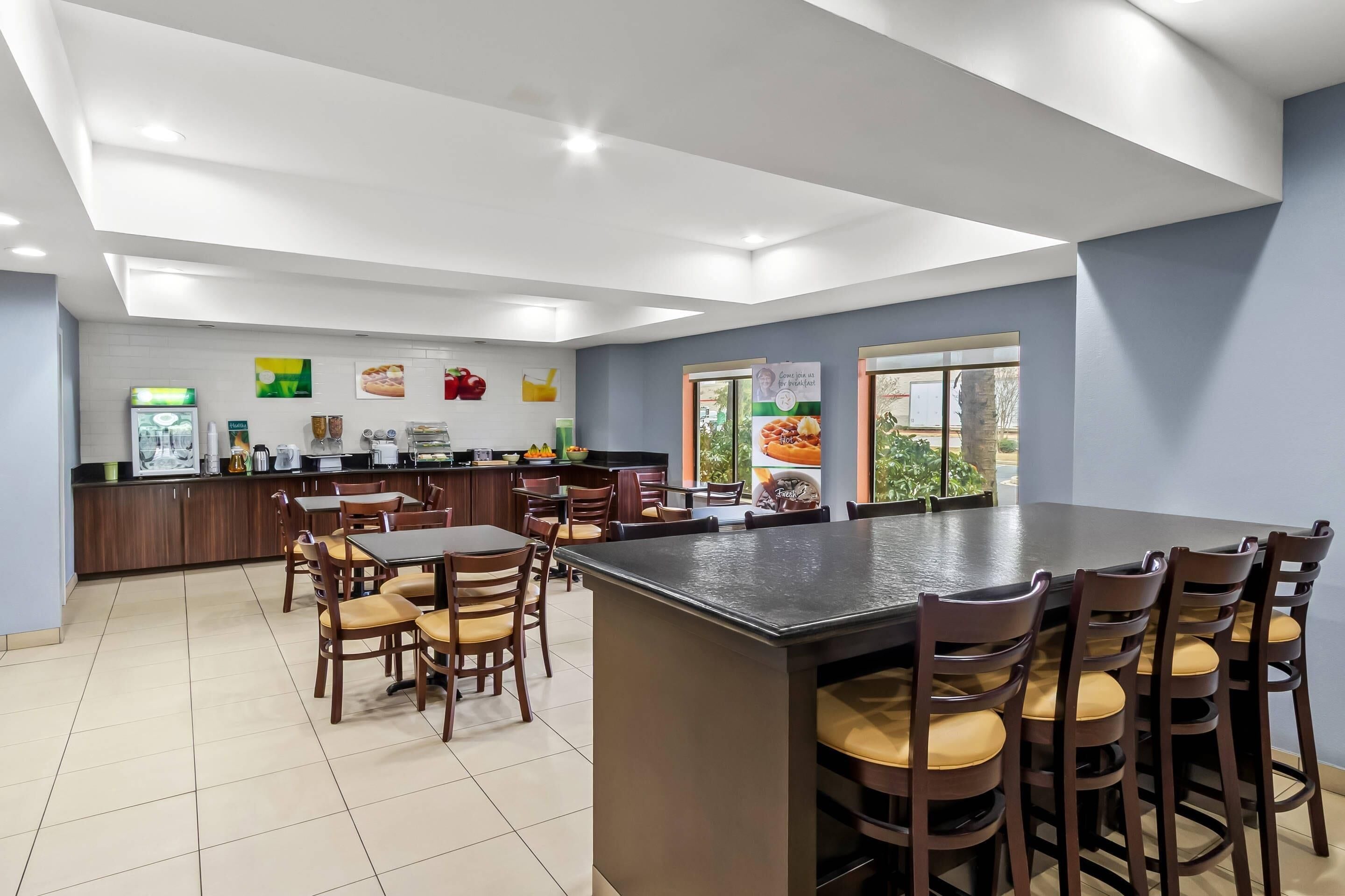 Sudah termasuk sarapan prasmanan setiap hari