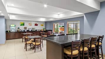 Sudah termasuk sarapan prasmanan setiap hari