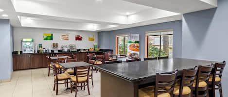 Ilmainen päivittäinen buffetaamiainen