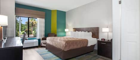 Habitación, 1 cama Queen size, con acceso para personas discapacitadas, para no fumadores | Escritorio, cortinas blackout y tabla de planchar con plancha