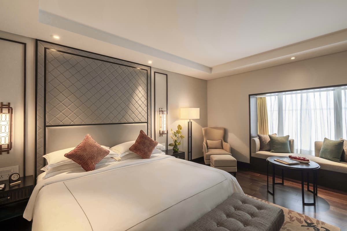 Frette Italian sheets, hypo-allergenic bedding, down comforters