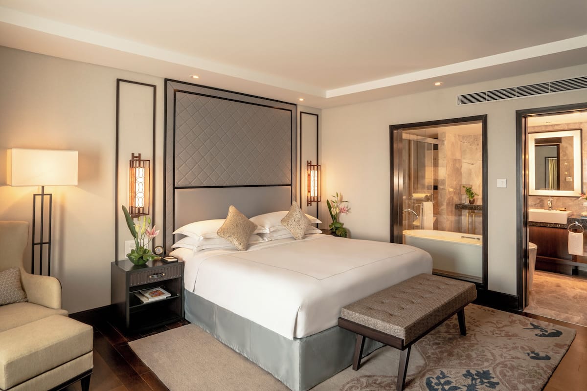 Frette Italian sheets, hypo-allergenic bedding, down comforters