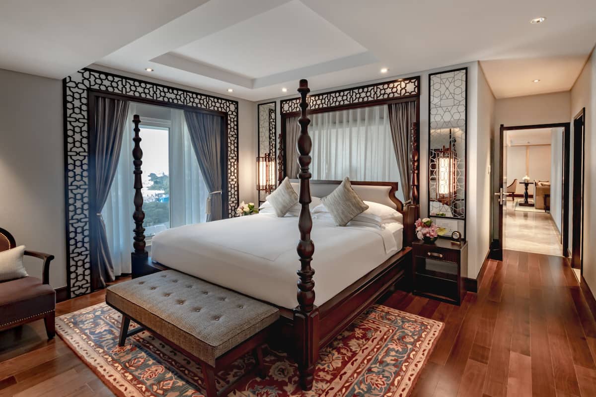 Frette Italian sheets, hypo-allergenic bedding, down comforters