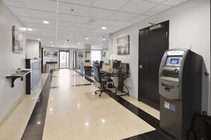 Geldautomat/Bank vor Ort