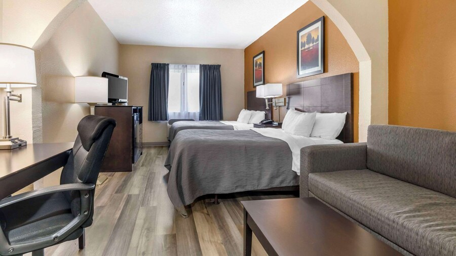 Quality Inn & Suites Wichita Falls I-44