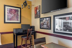 Business center - Quality Inn & Suites Wichita Falls I-44 (Wichita Falls)