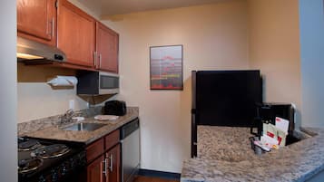 Suite, 2 Bedrooms | Private kitchen | Fridge, microwave, oven, stovetop