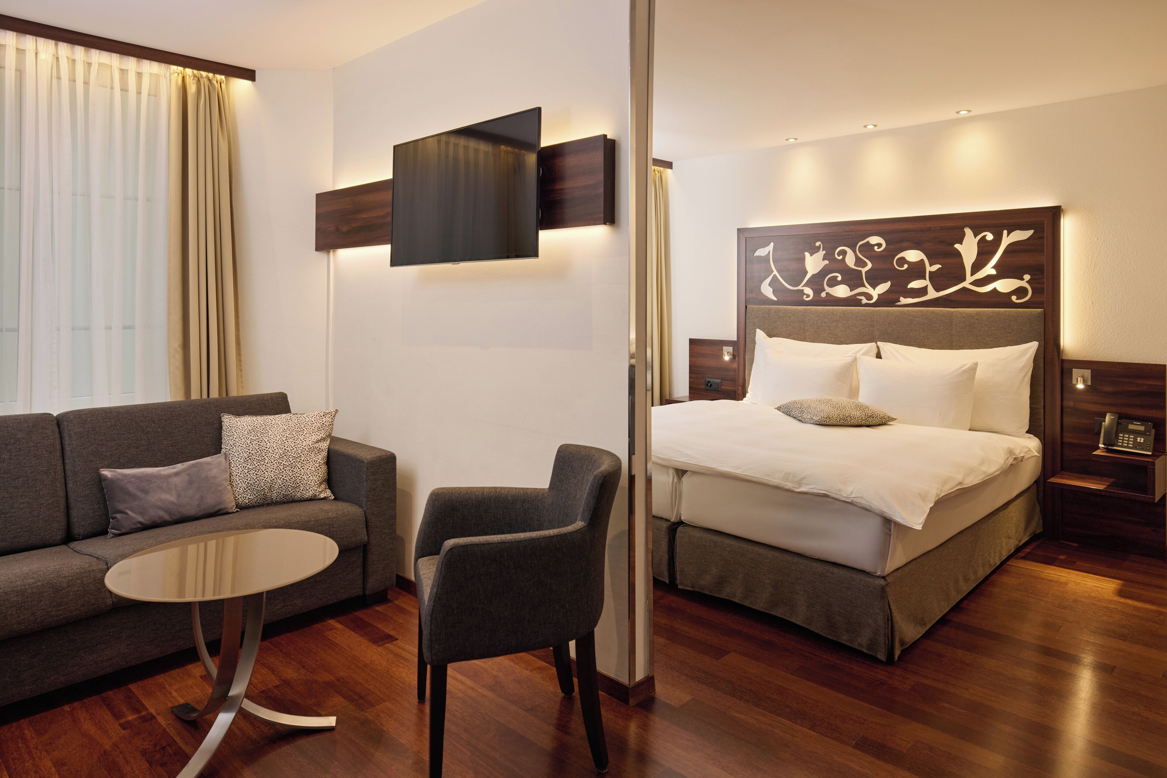 Junior Suite | In-room safe, individually furnished, desk, blackout drapes