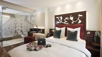 Doppelzimmer | Zimmersafe, individuell eingerichtet, Schreibtisch