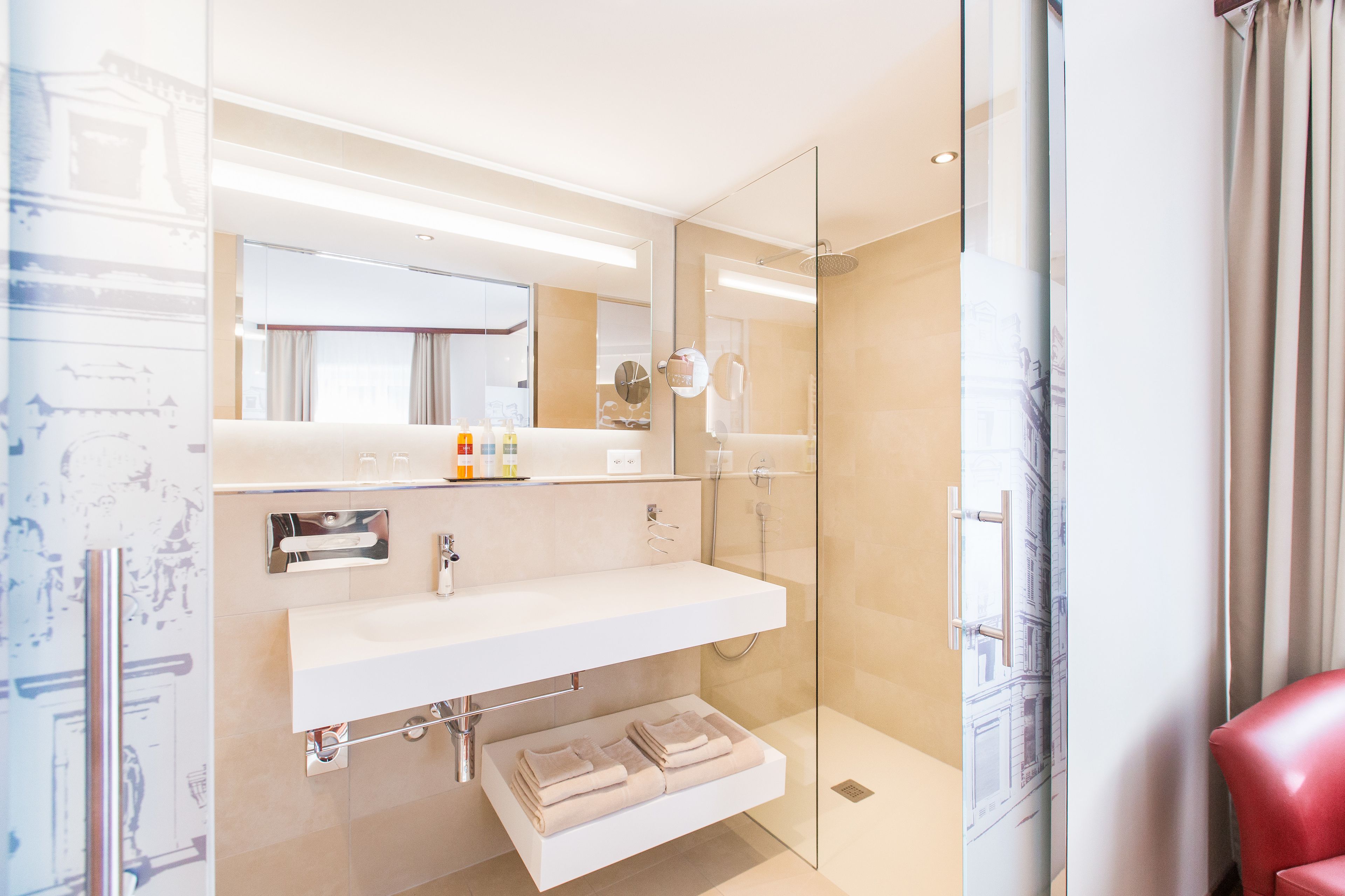 twin room | bathroom | shower, rainfall showerhead, free toiletries, hair dryer