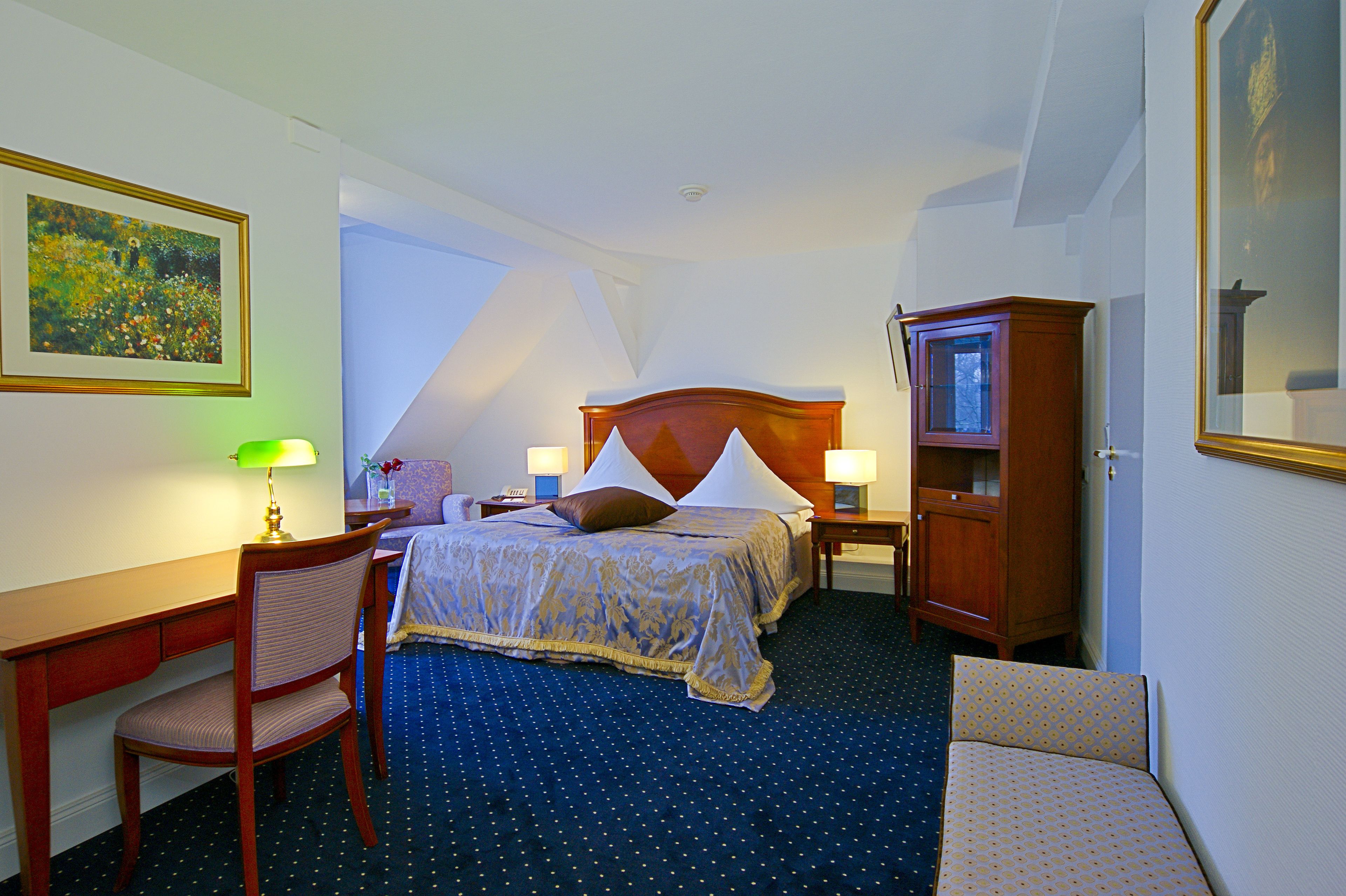 deluxe double room | in-room safe, individually furnished, blackout curtains, soundproofing