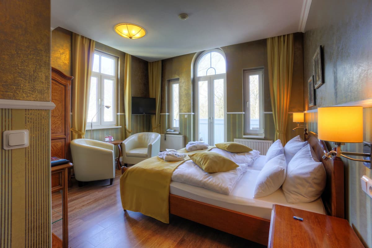 in-room safe, individually furnished, blackout curtains, soundproofing