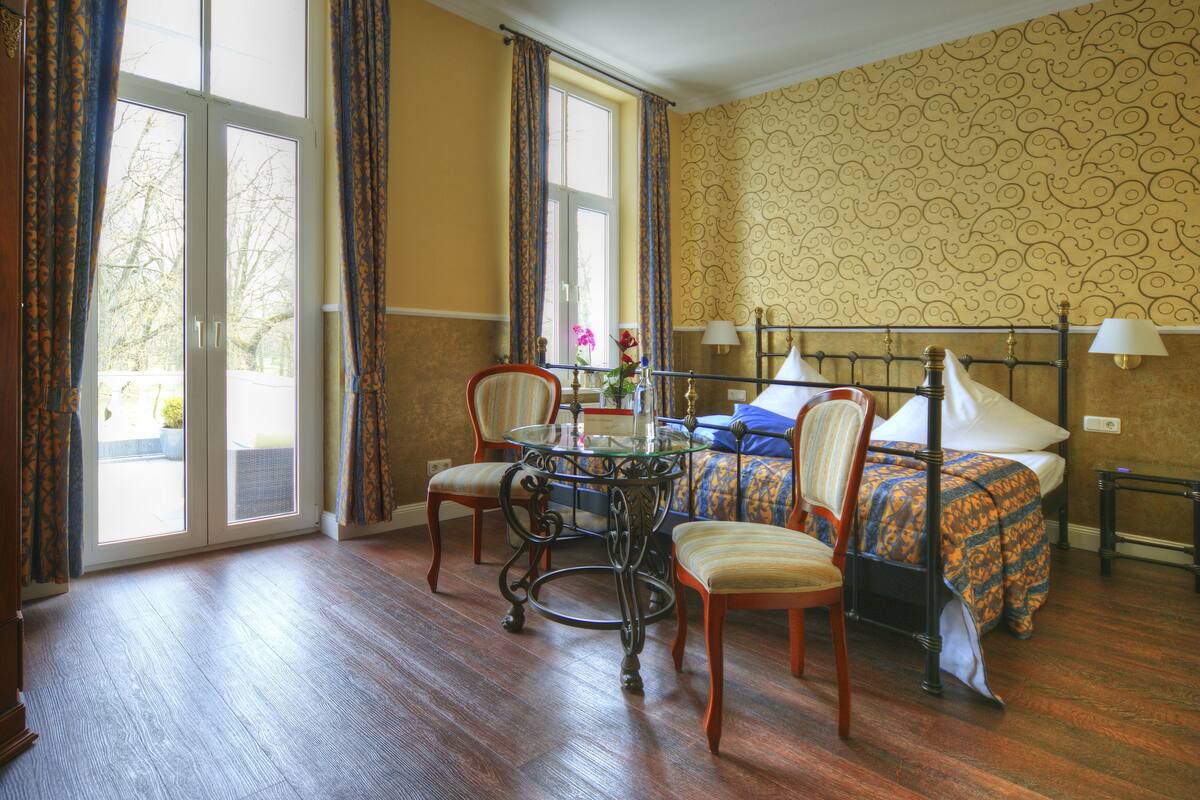 deluxe double room | in-room safe, individually furnished, blackout curtains, soundproofing