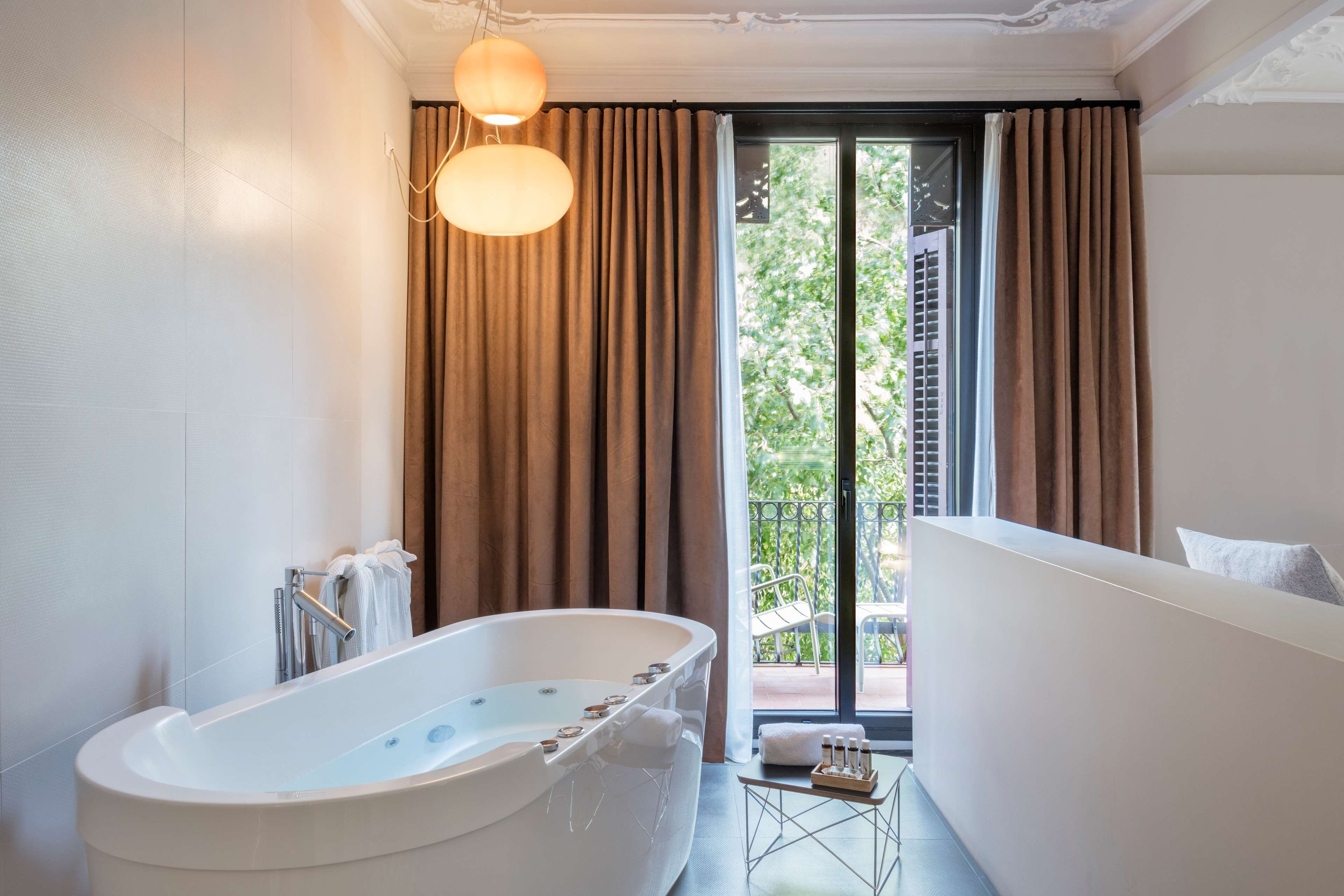 suite (dream/modernist suite) | bathroom | free toiletries, hair dryer, towels