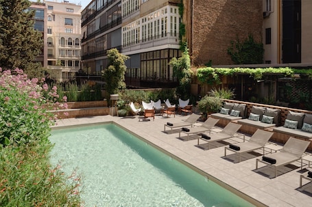 Outdoor pool, sun loungers