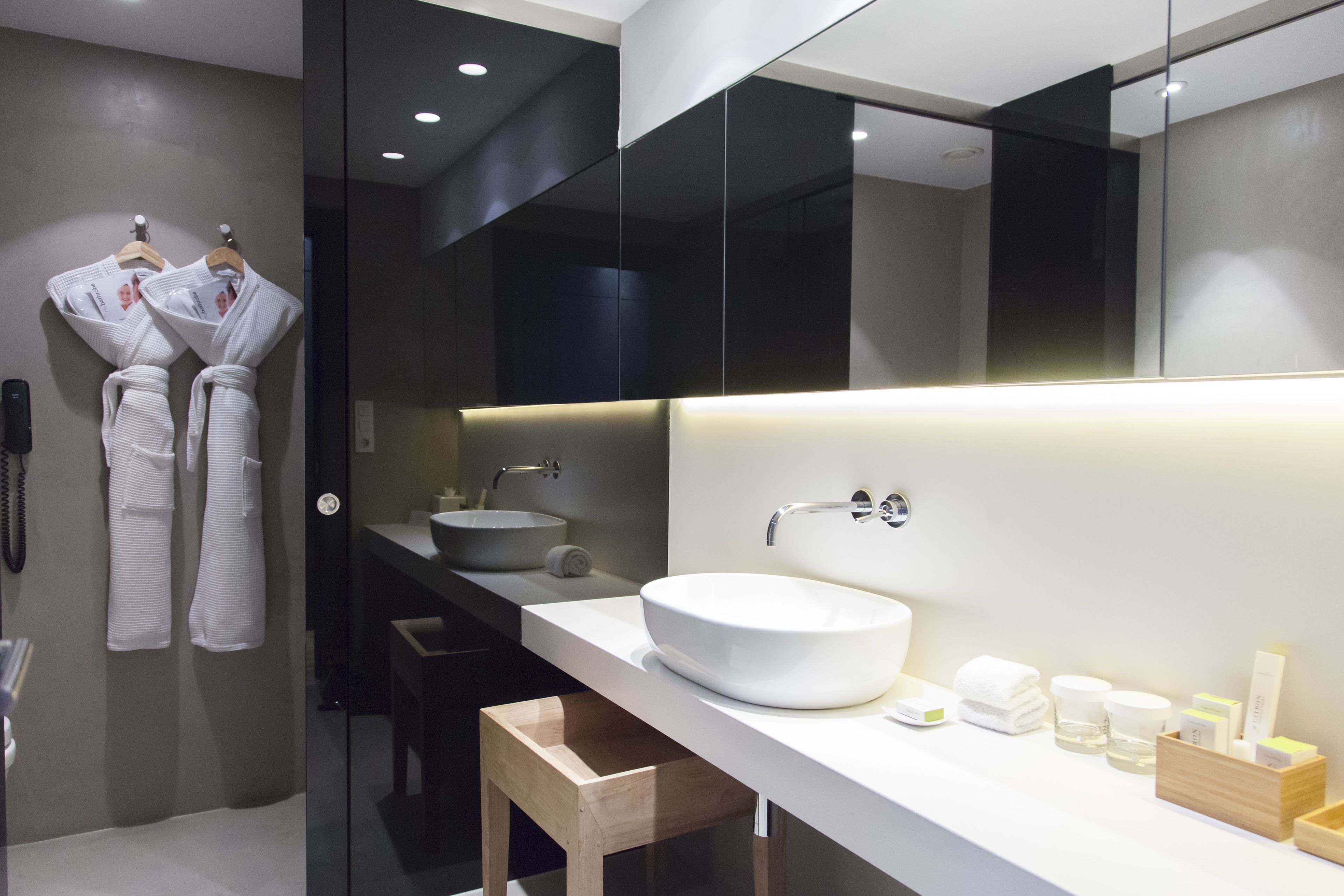junior suite, 1 king bed, terrace | bathroom | free toiletries, hair dryer, towels