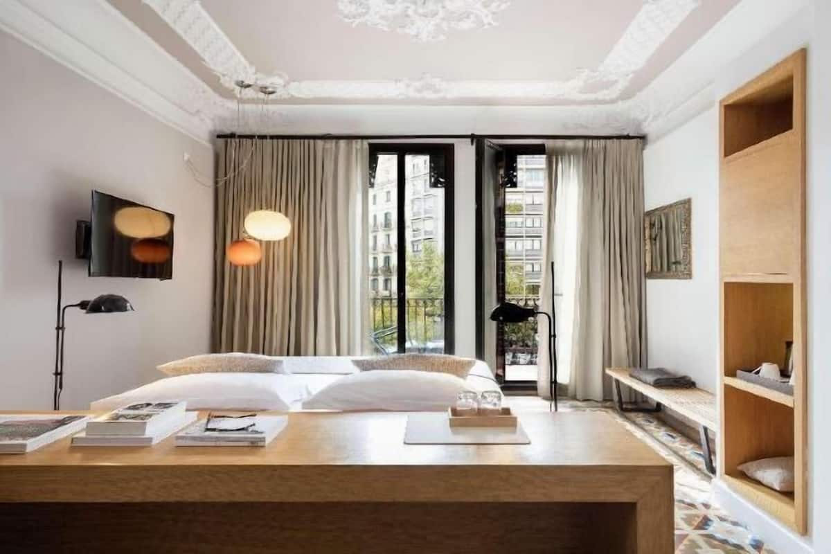 Premium bedding, minibar, in-room safe, desk