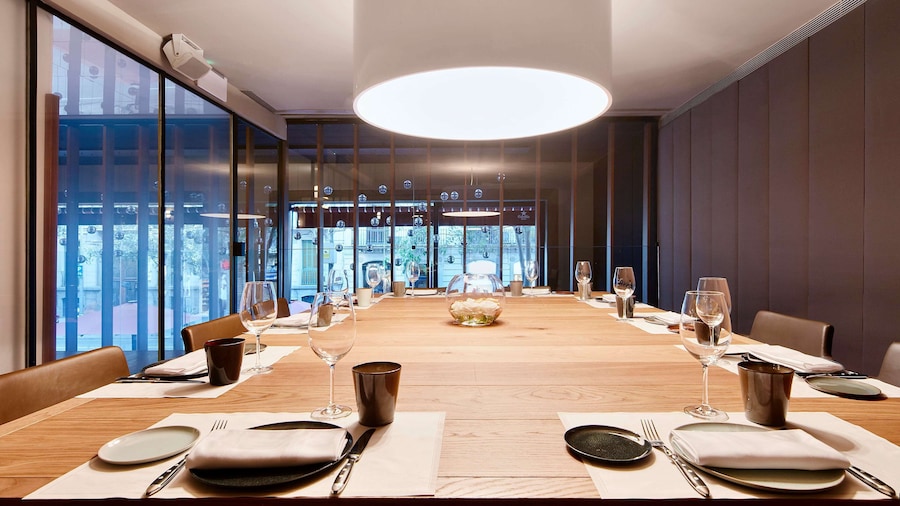 Alexandra Barcelona Hotel, Curio Collection by Hilton