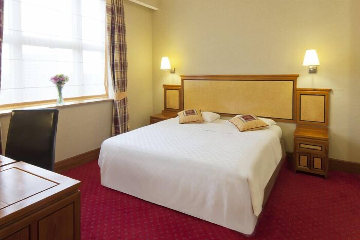 Superior Room, 1 Double Bed | Hypo-allergenic bedding, minibar, in-room safe, desk