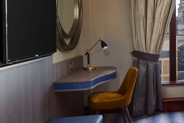 1 slaapkamer, luxe beddengoed, een kluis op de kamer, een bureau