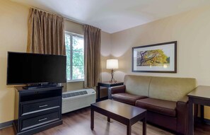 Estudio Deluxe, 1 cama de matrimonio con sofá cama, no fumadores | Escritorio, tabla de planchar con plancha, wifi gratis y ropa de cama