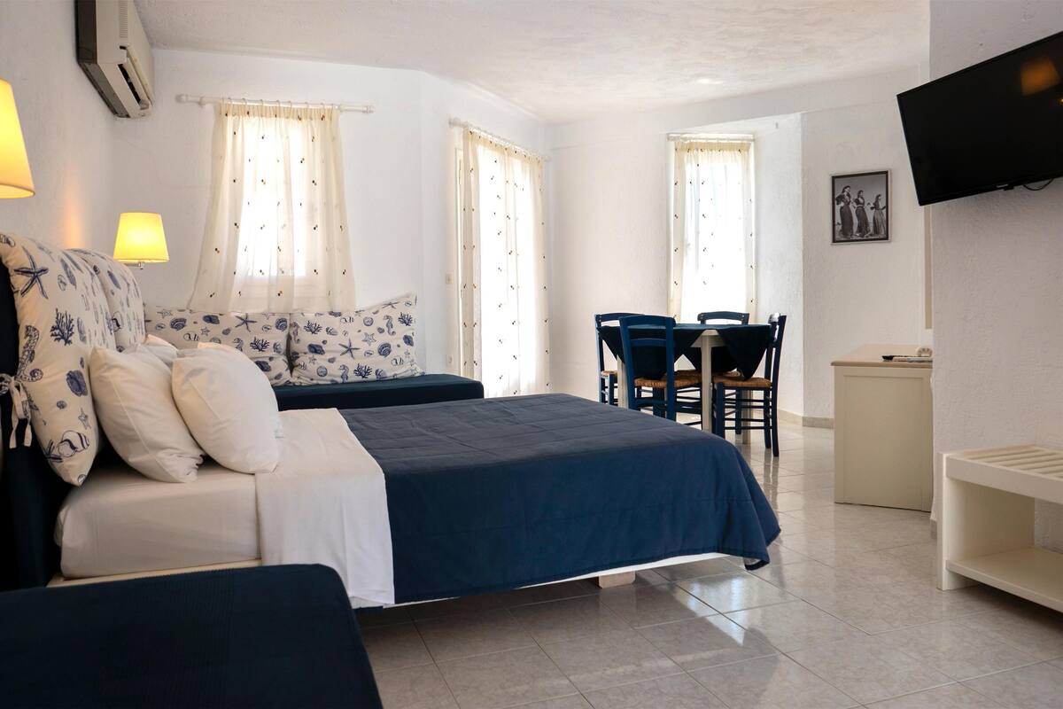 1 bedroom, in-room safe, desk, iron/ironing board