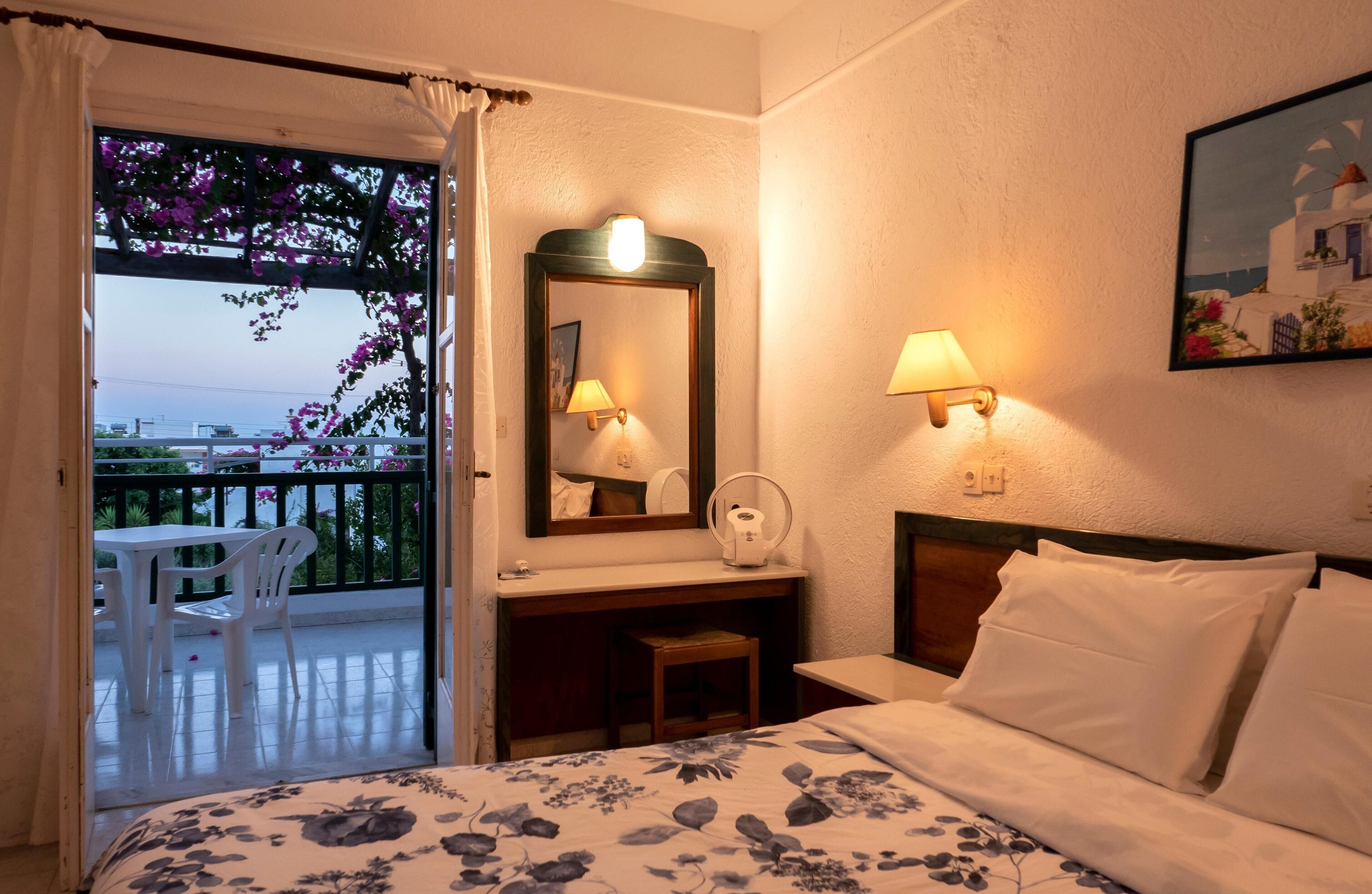 Caja de seguridad en la habitación y escritorio 