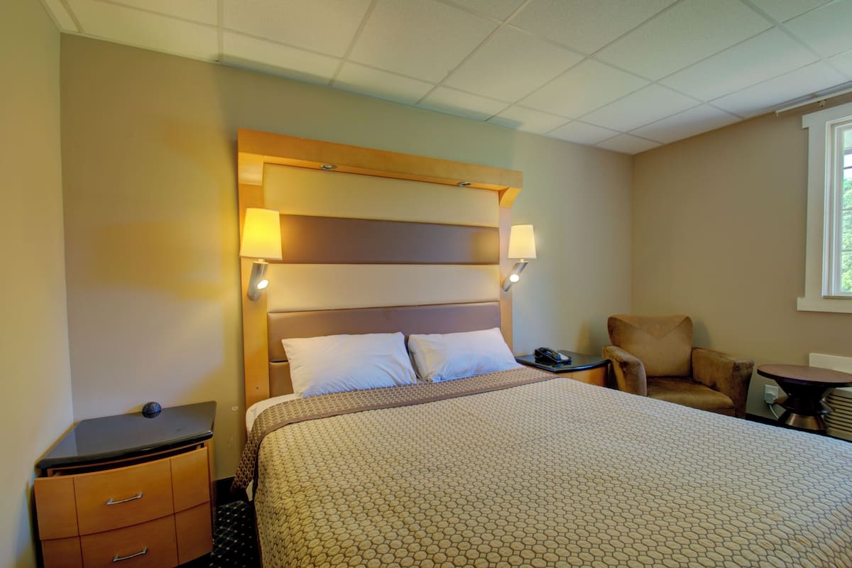 Desk, iron/ironing board, free cribs/infant beds, free WiFi