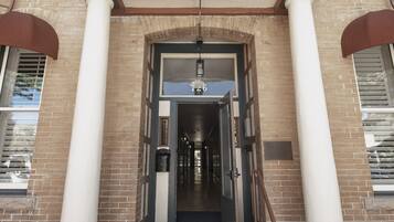 Fachada de la propiedad