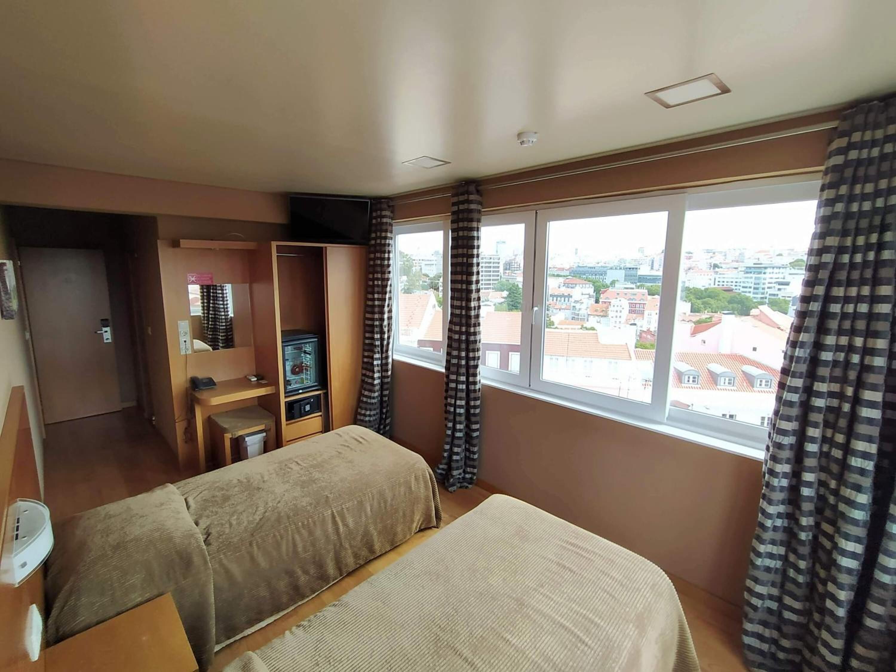 minibar, in-room safe, blackout curtains, iron/ironing board