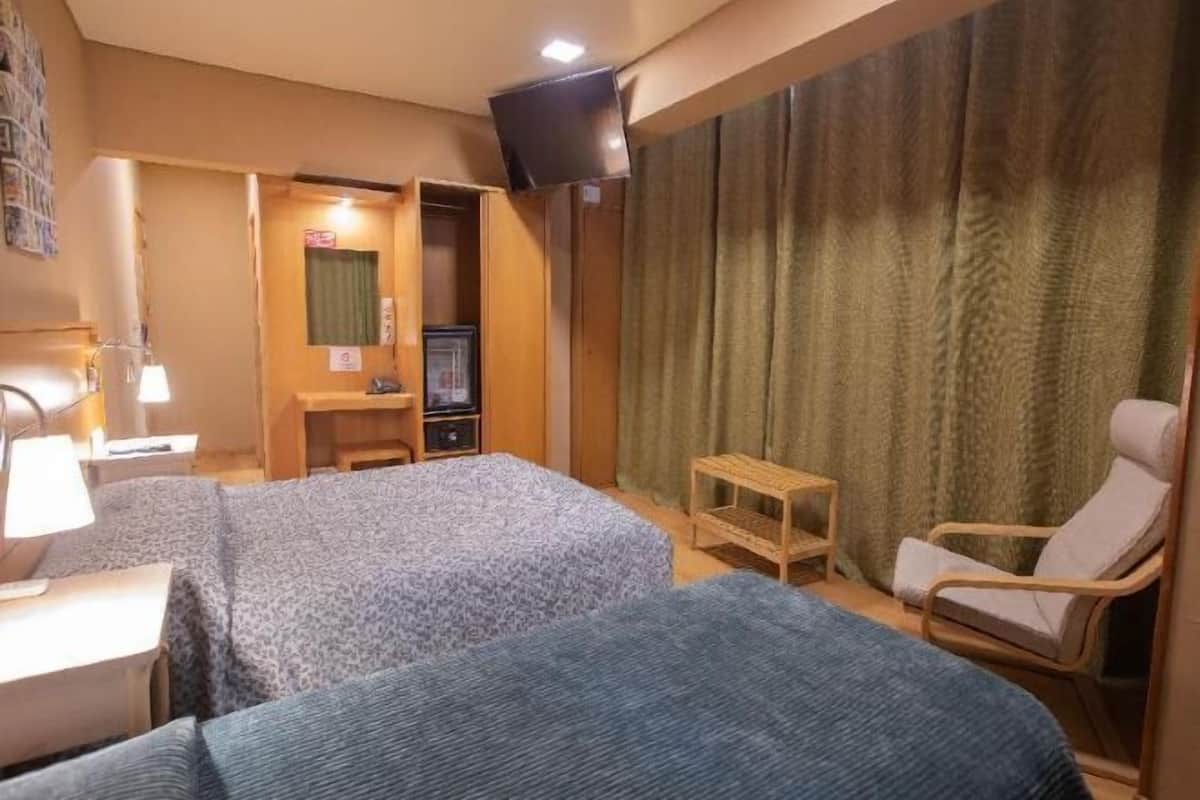 Minibar, caja de seguridad en la habitación y cortinas blackout