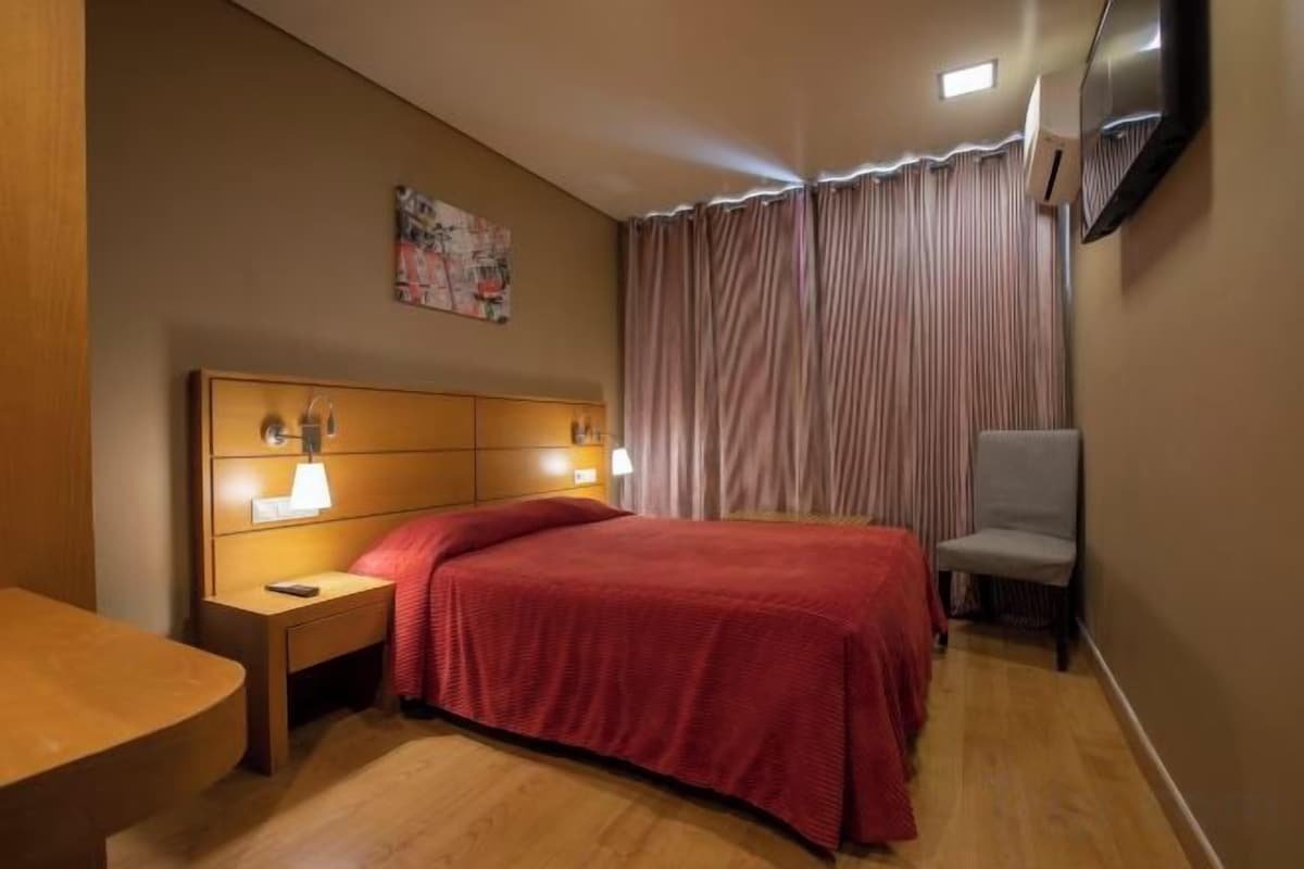 Minibar, in-room safe, blackout drapes, iron/ironing board (on request)