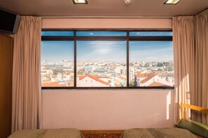Minibar, Zimmersafe, Verdunkelungsvorhänge, Bügeleisen/Bügelbrett
