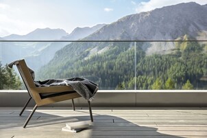 One-Bedroom Mountain Loft | Vista do quarto