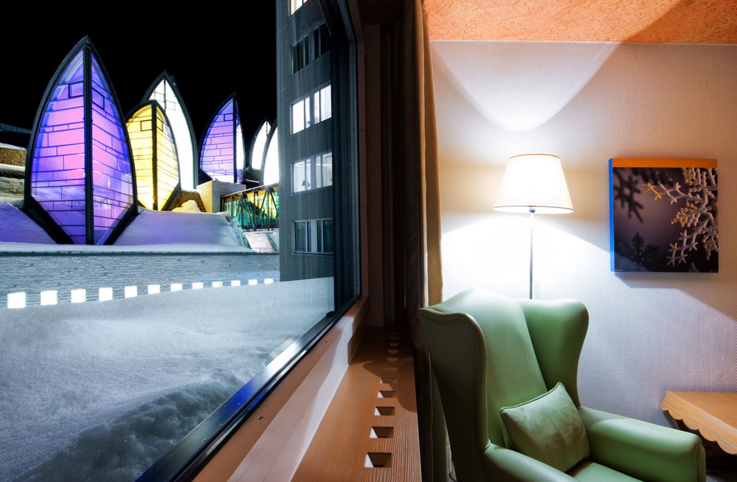 3 bedrooms, premium bedding, minibar, in-room safe