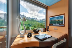 1 bedroom, premium bedding, minibar, in-room safe