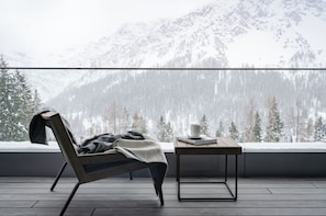 Two-Bedroom Mountain Loft | Ropa de cama de alta calidad y minibar