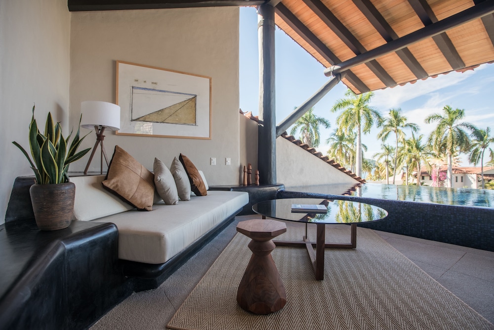 Thompson Zihuatanejo, by Hyatt by null