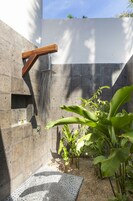 Suite (Swim-Up) | Pancuran Bilik Mandi