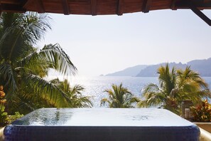 1 bedroom, premium bedding, minibar, in-room safe - Thompson Zihuatanejo, A Beach Resort, by Hyatt (Zihuatanejo)