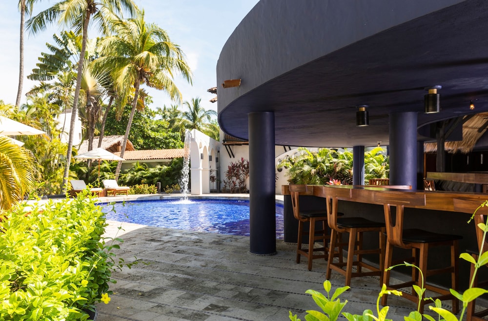 Thompson Zihuatanejo, by Hyatt by null