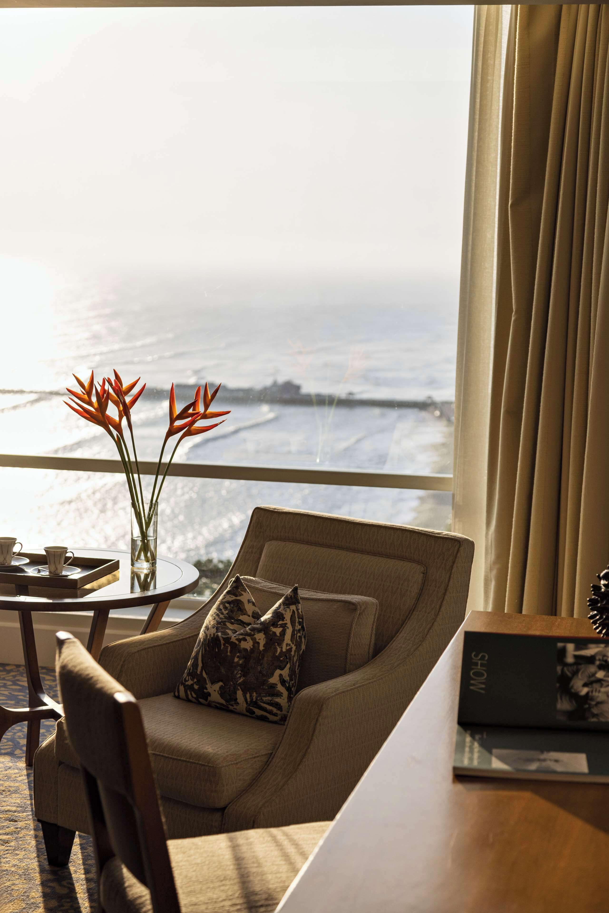 Ocean View Deluxe Junior Suite | 1 室のベッドルーム、羽毛の掛け布団、ミニバー、セーフティボックス (室内)