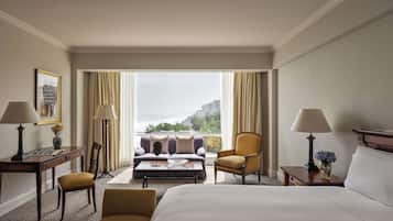 Junior suite, uitzicht op oceaan | 1 slaapkamer, donzen dekbedden, een minibar, een kluis op de kamer